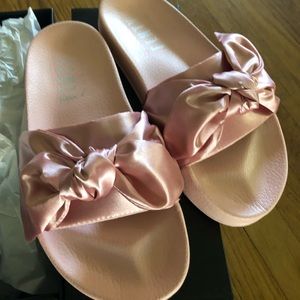 Fenty Puma Bow Slide -silver pink size 7.5 NWT